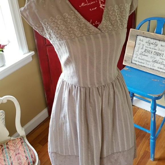 DE Collection Dress! - Picture 2 of 8